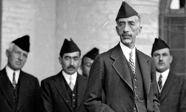 الملك فيصل الأول خلال حضوره حفل انضمام العراق لعصبة الأمم، أكتوبر 1932.